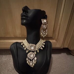 Gorgeous Pearl Choker Set in Elegant Gold and Silver Necklace Set